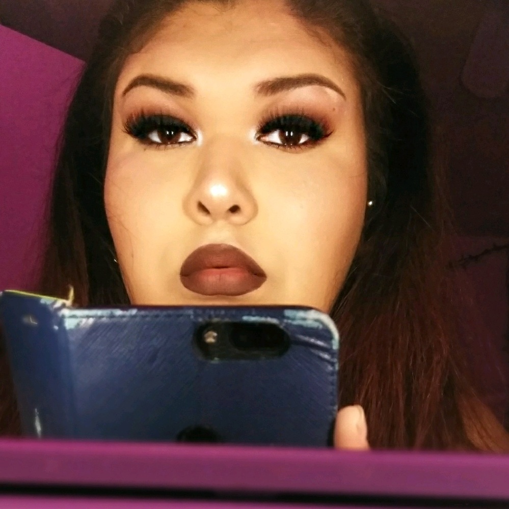 Meet your Posher, Carolina